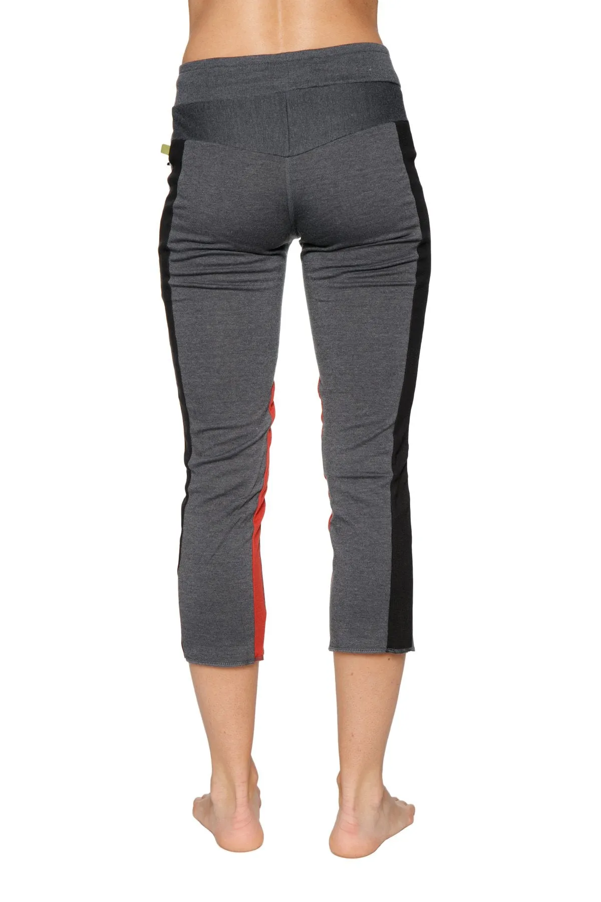 4/5 Length Zipper Pocket Capri Yoga Pant (Charcoal w/Black & Red)